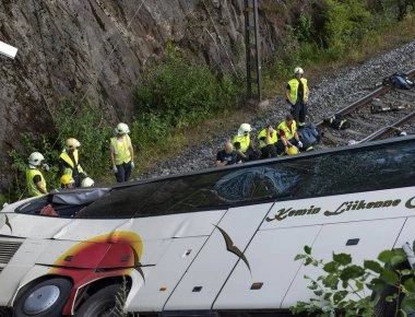 Φινλανδία: 4 νεκροί και 17 τραυματίες από λεωφορείο που έπεσε από γέφυρα